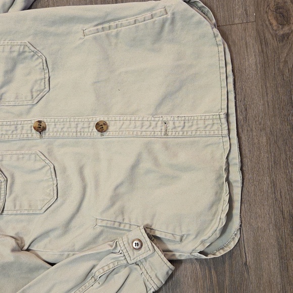 H&M • Unisex' Light Green Button-Up - Picture 7 of 13